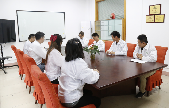 Research team working on lithium batteries